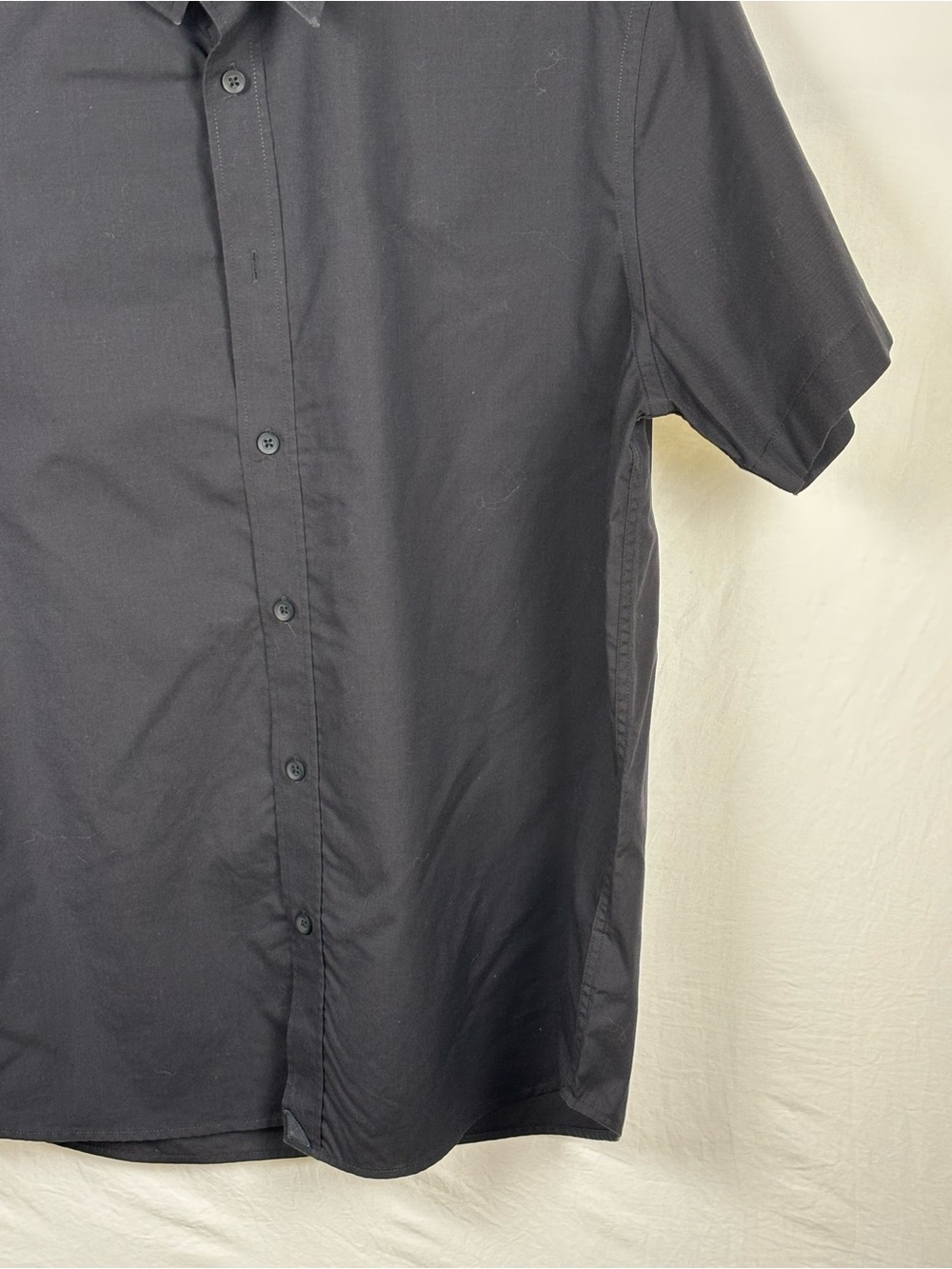 UNTUCKit Men's Large Black Short-Sleeve Button-Down Shirt - Picture 6 of 11